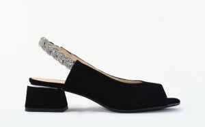 2372  czarne sandałki