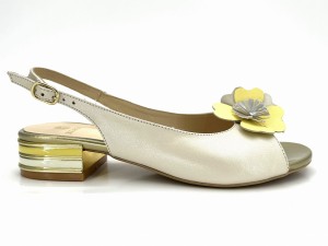 2685  sandały z ozdobą