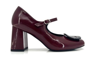 2764 bordowe czółenka zapinane na pasek z ozdobą