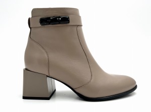 2752 botek w kolorze cappuccino