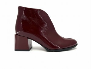 2751 bordowe lakierowane botki, na stabilnym obcasie z krótką cholewką