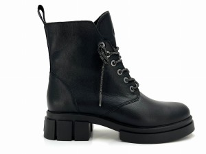2773 czarne botki na grubej podeszwie
