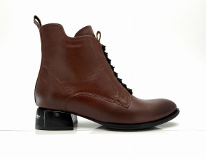 2772 botek w rudym kolorze