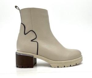 2742  botek w kolorze beżowym zapinany na zamek