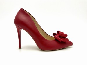 1890 czerwone wysokie szpilki z kokardą